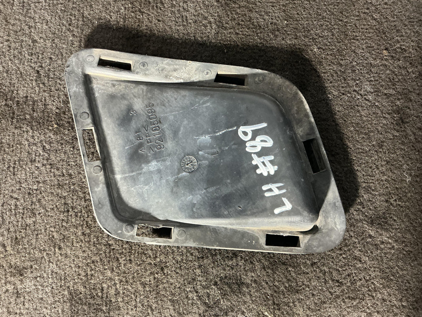 Holden Commodore VY  Left Spotlight Bezel 92105095