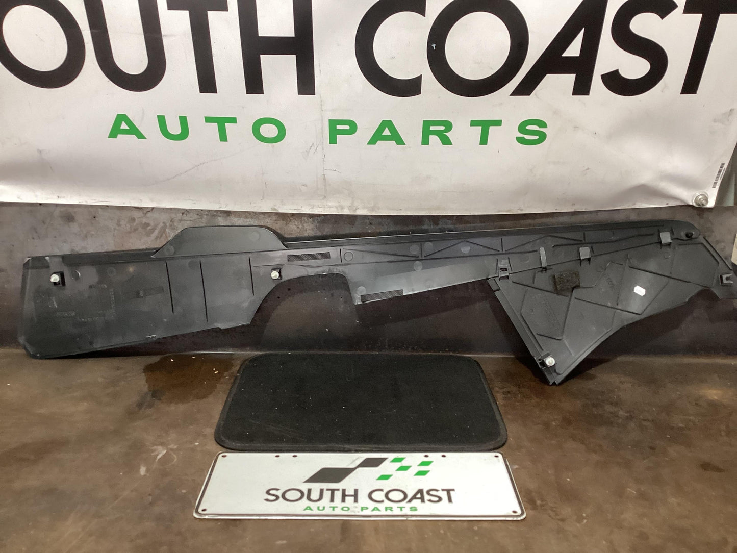 Holden Commodore VE  Right Centre Console Side Trim 92260951