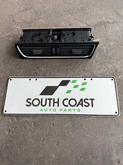 Audi A4 B8 WAUZZ8K9AA071441 A/C Vent Centre 8T2820951B