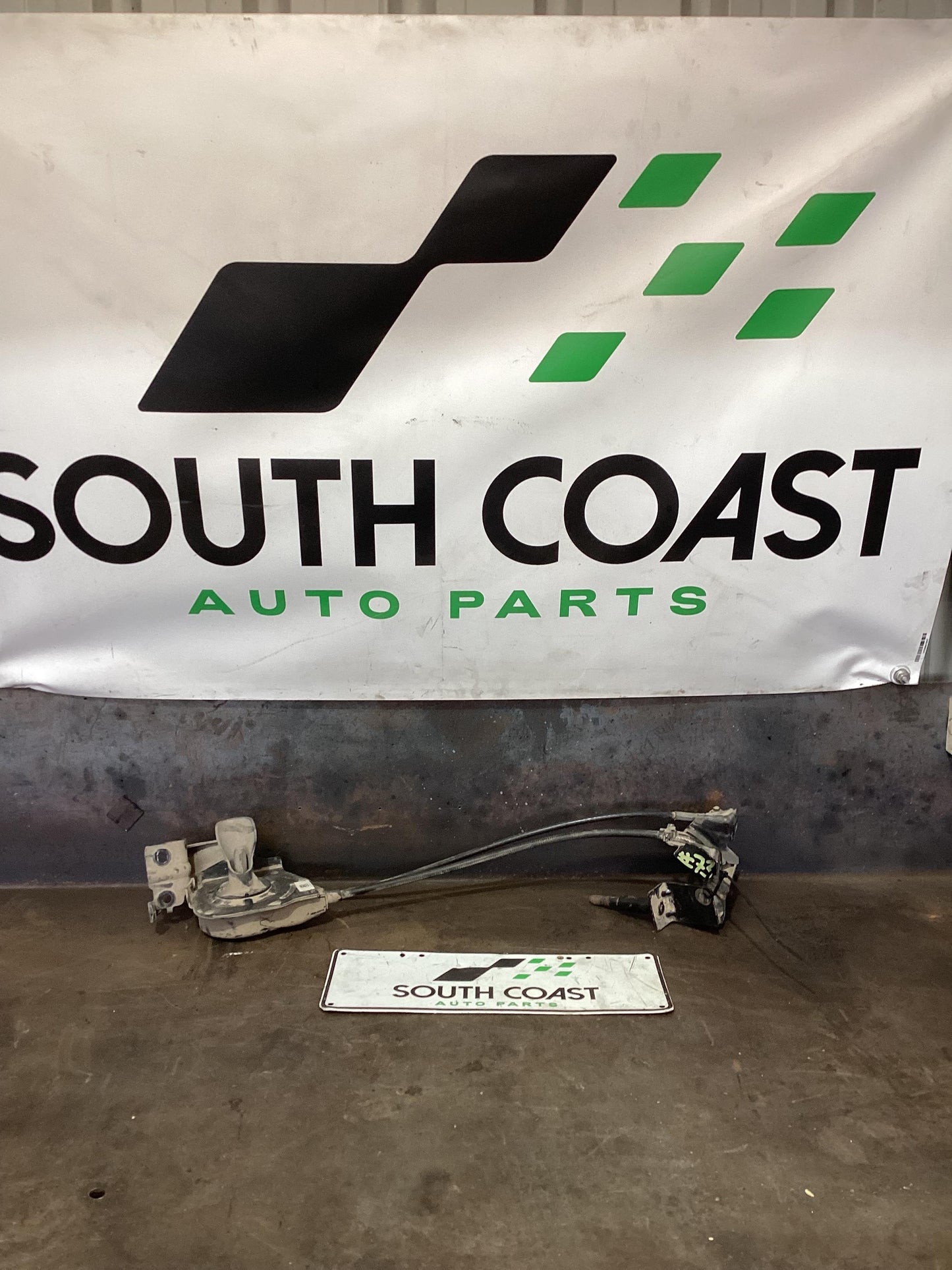 Volkswagen Amarok   Spare Wheel Winch 01044190358