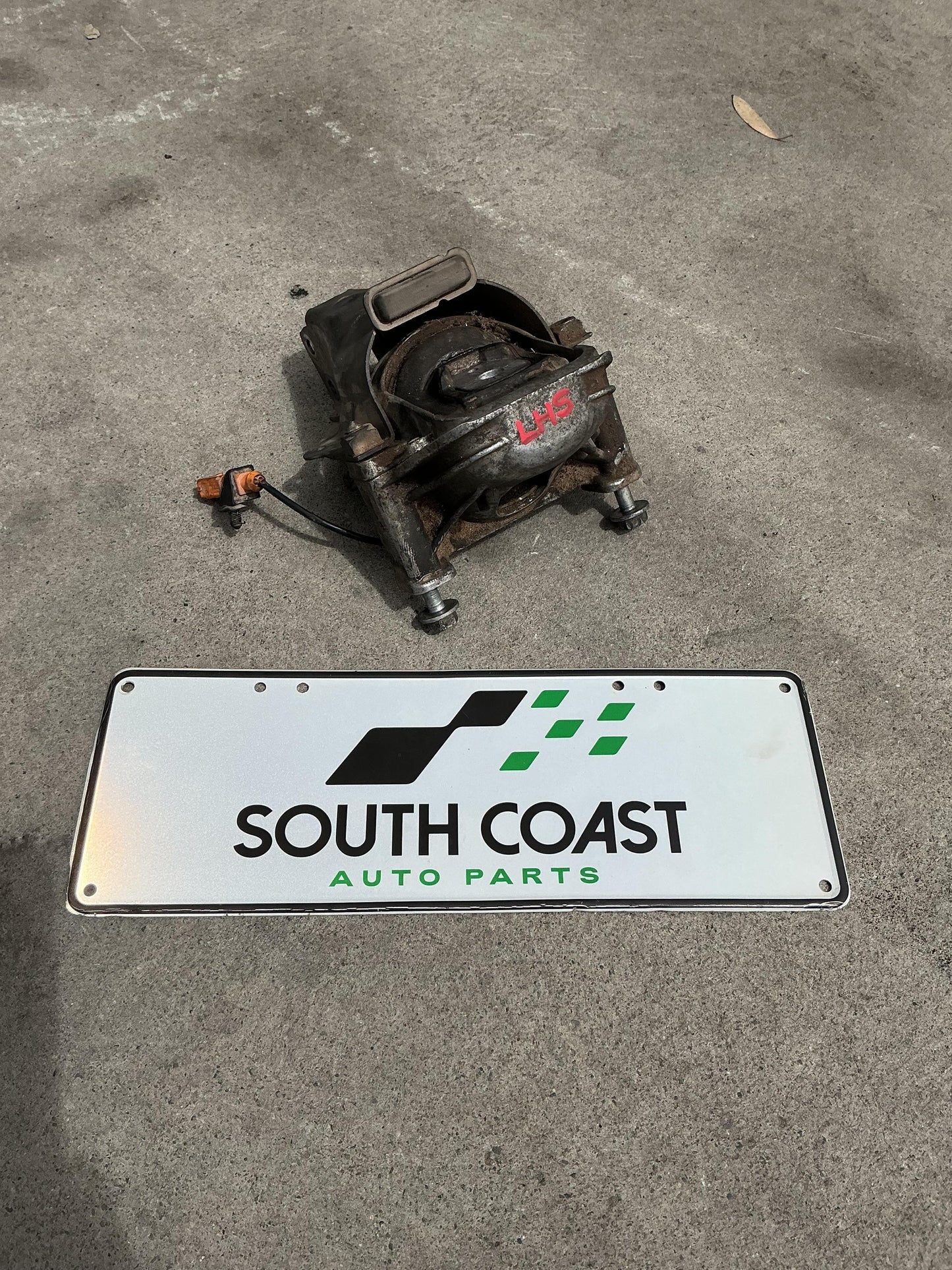 Audi A4 B8 WAUZZ8K9AA071441 Left Engine Mount 8K0399059