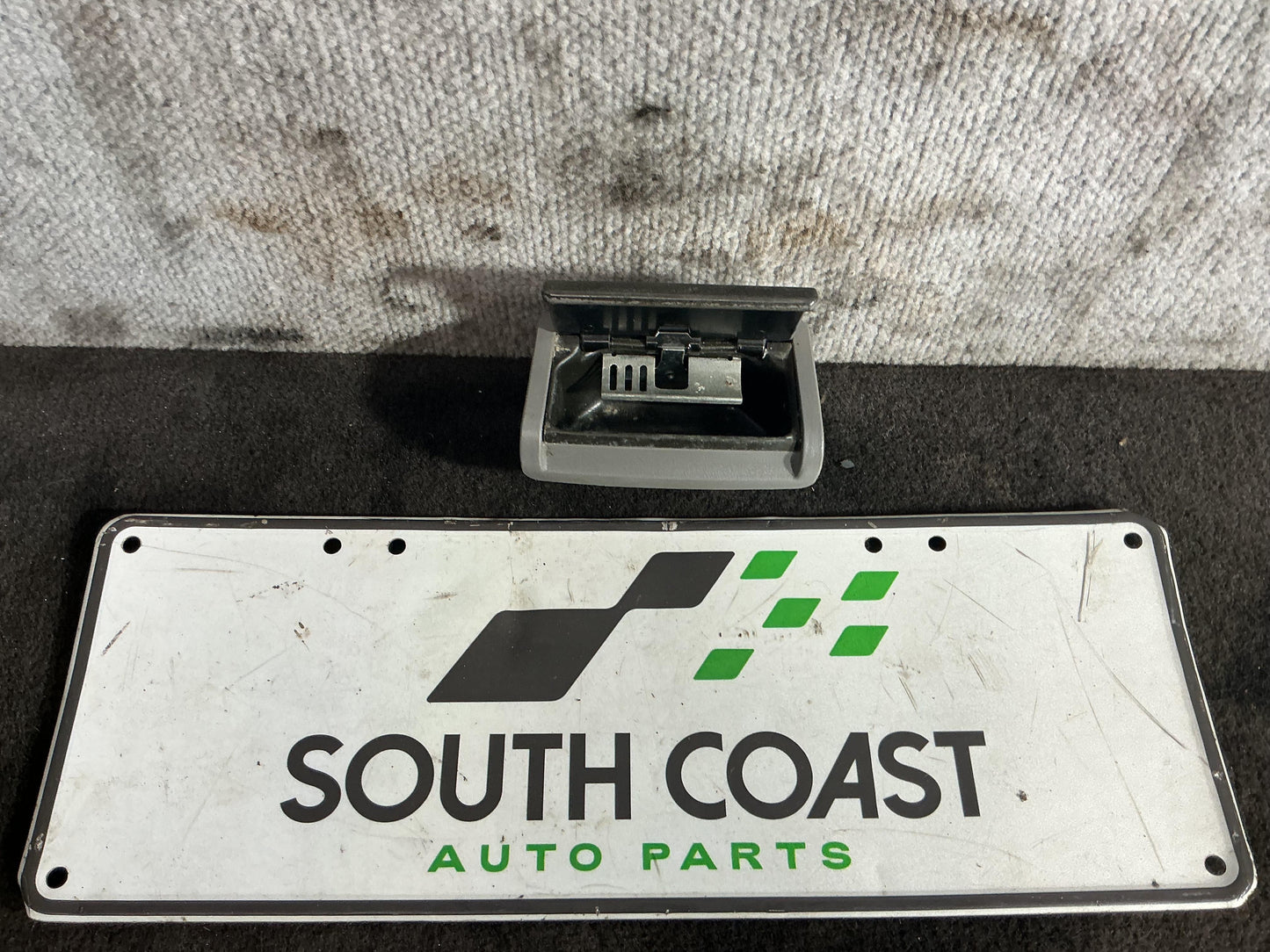 Holden Commodore VR 6H8VRK19HSL781543 Ashtray