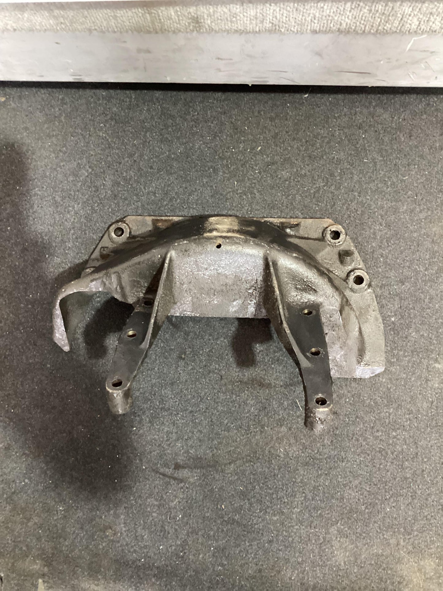 Holden Commodore VR 6H8VRK19HSL781543 Transmission Dust Cover