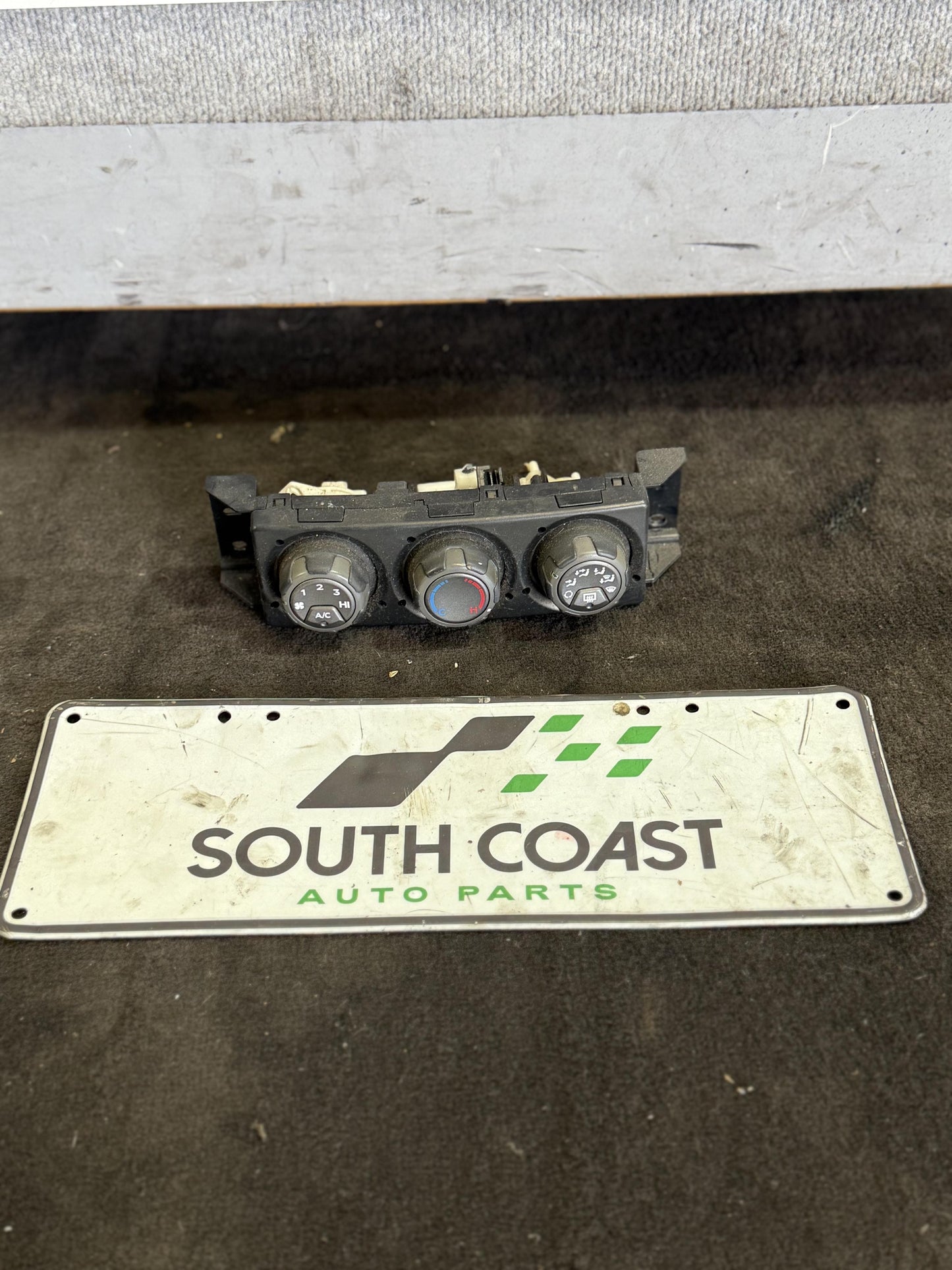 Holden Commodore VZ  Heater/AC Controls 92084227