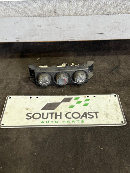 Holden Commodore VZ  Heater/AC Controls 92084227