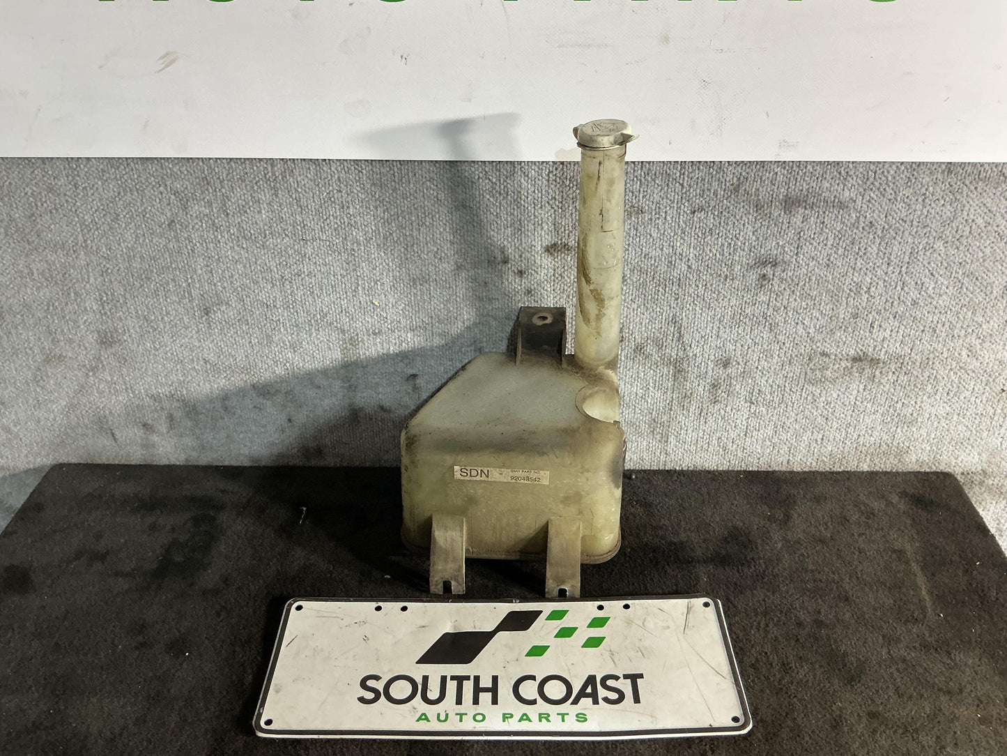 Holden Commodore VR 6H8VRK19HSL781543 Washer Bottle 92043542