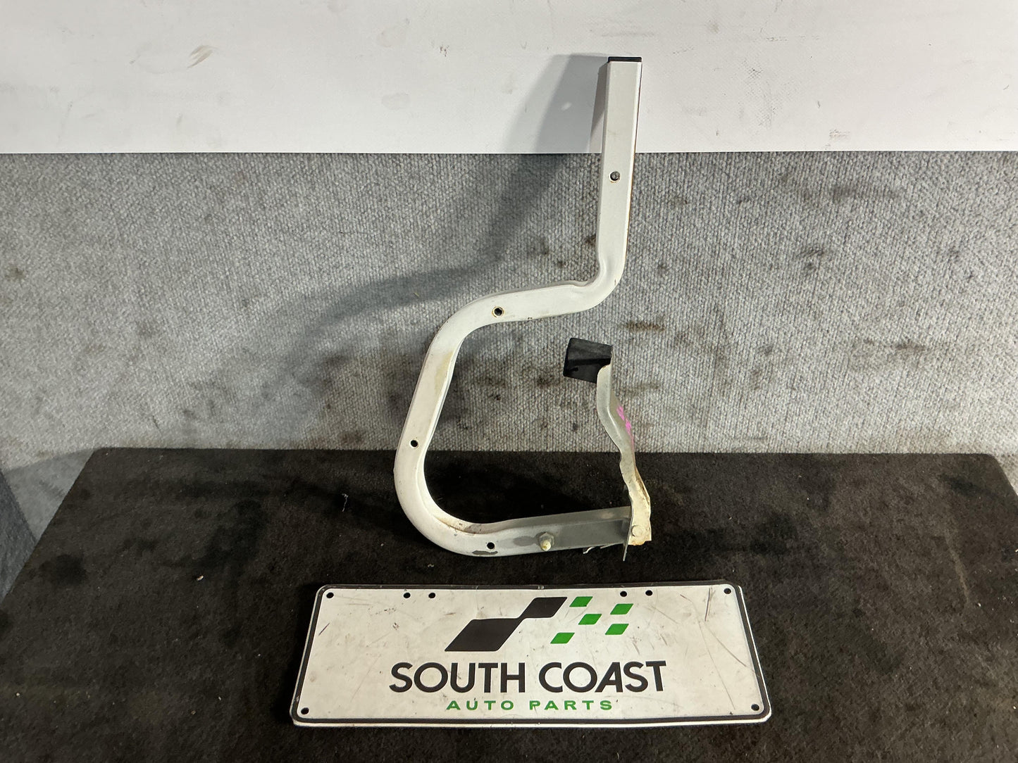 Holden Commodore VR 6H8VRK19HSL781543 Left Boot Hinge