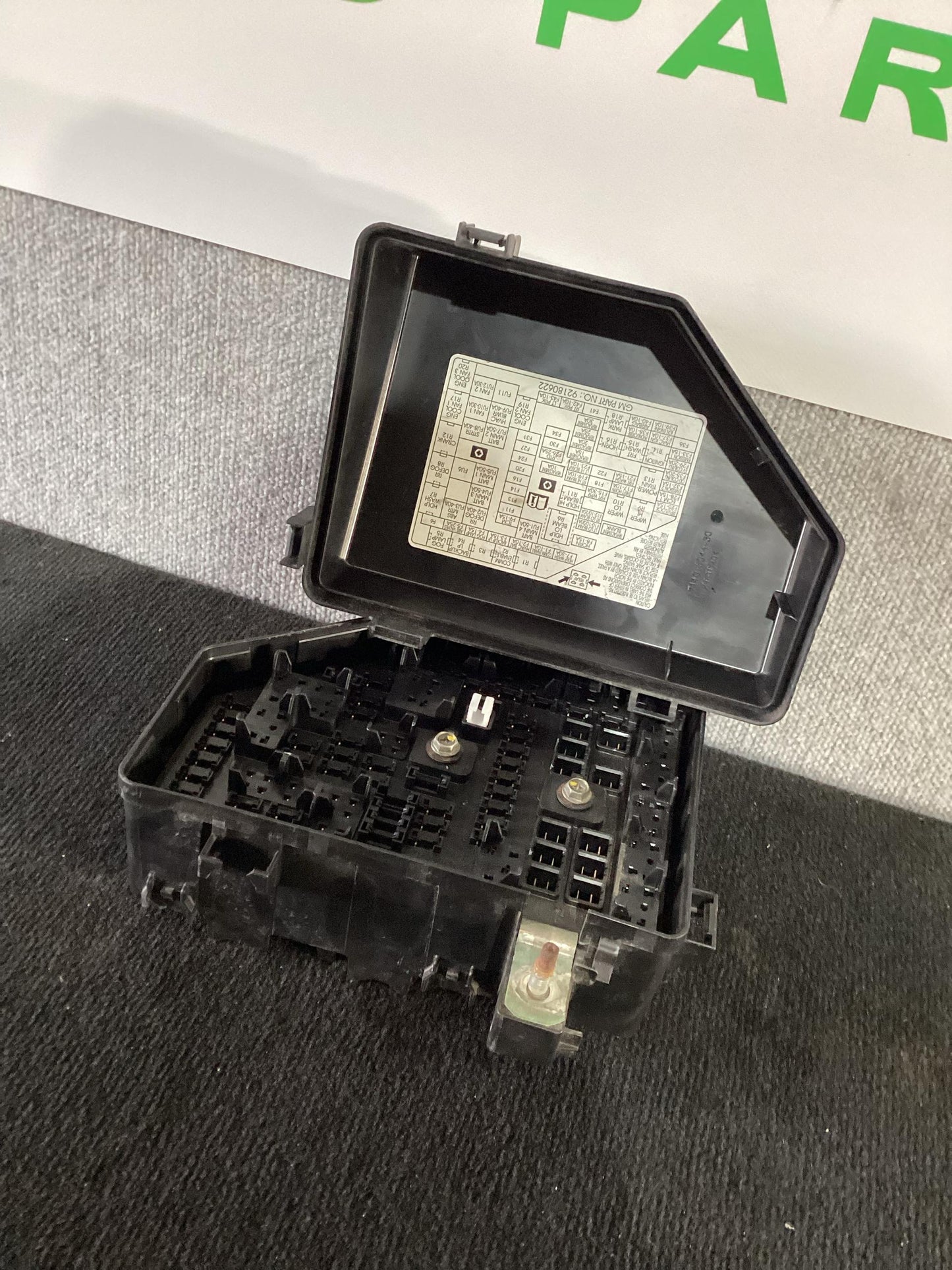2006 - 2010 Holden Commodore VE  Engine Fuse Box 92191600