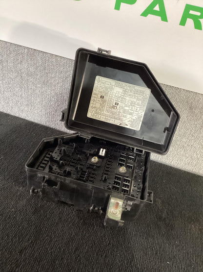 2006 - 2010 Holden Commodore VE  Engine Fuse Box 92191600