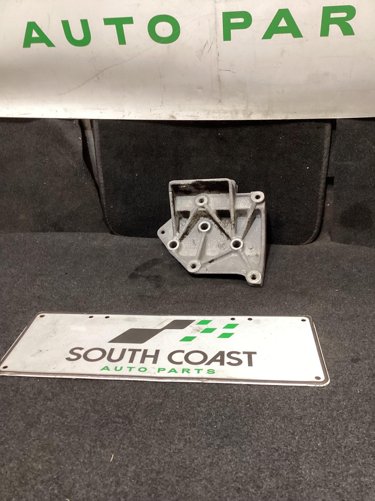 Holden Commodore VR  A/C Compressor Bracket 92035596