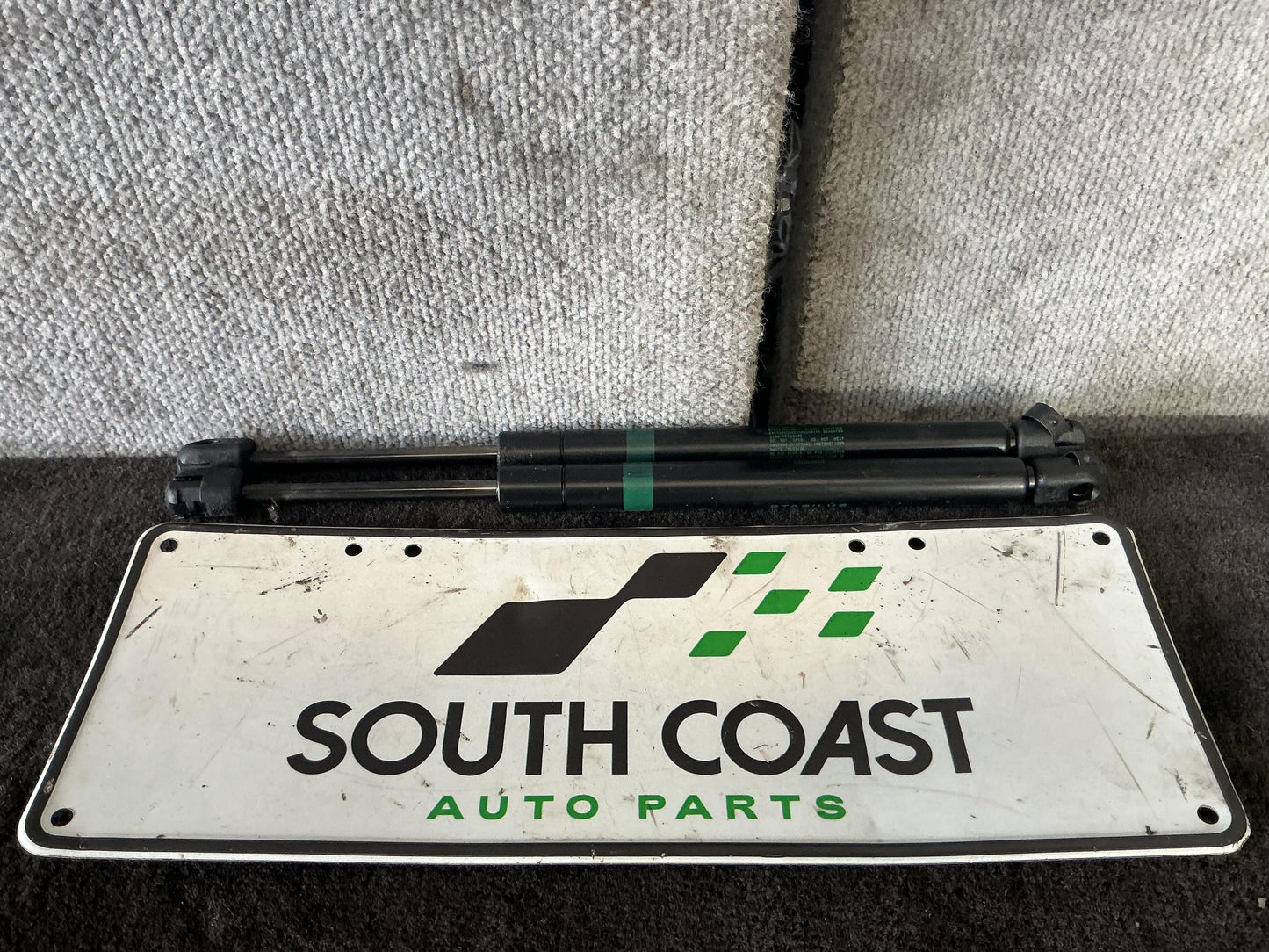 Holden Commodore VY  Bootlid Gas Struts 92084914