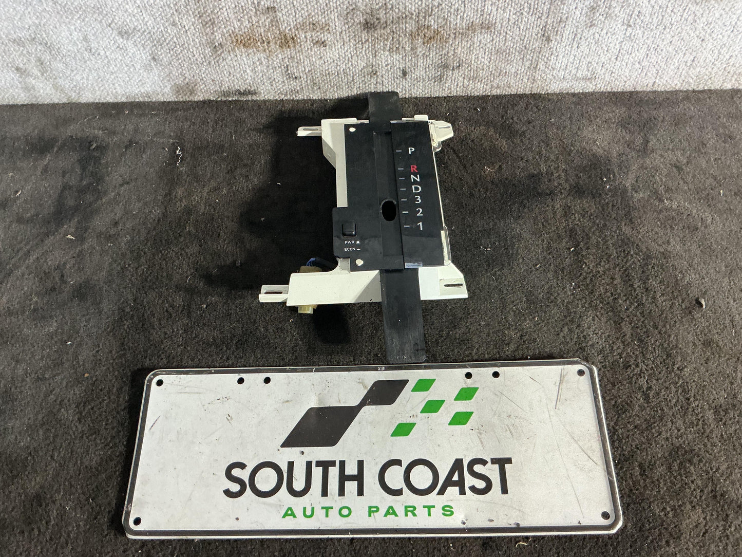 Holden Commodore VR 6H8VRK19HSL781543 Shifter Surround 92043181