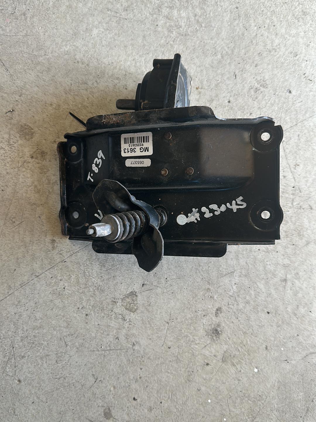 2014 - 2014 Holden Commodore   Spare Wheel Winch