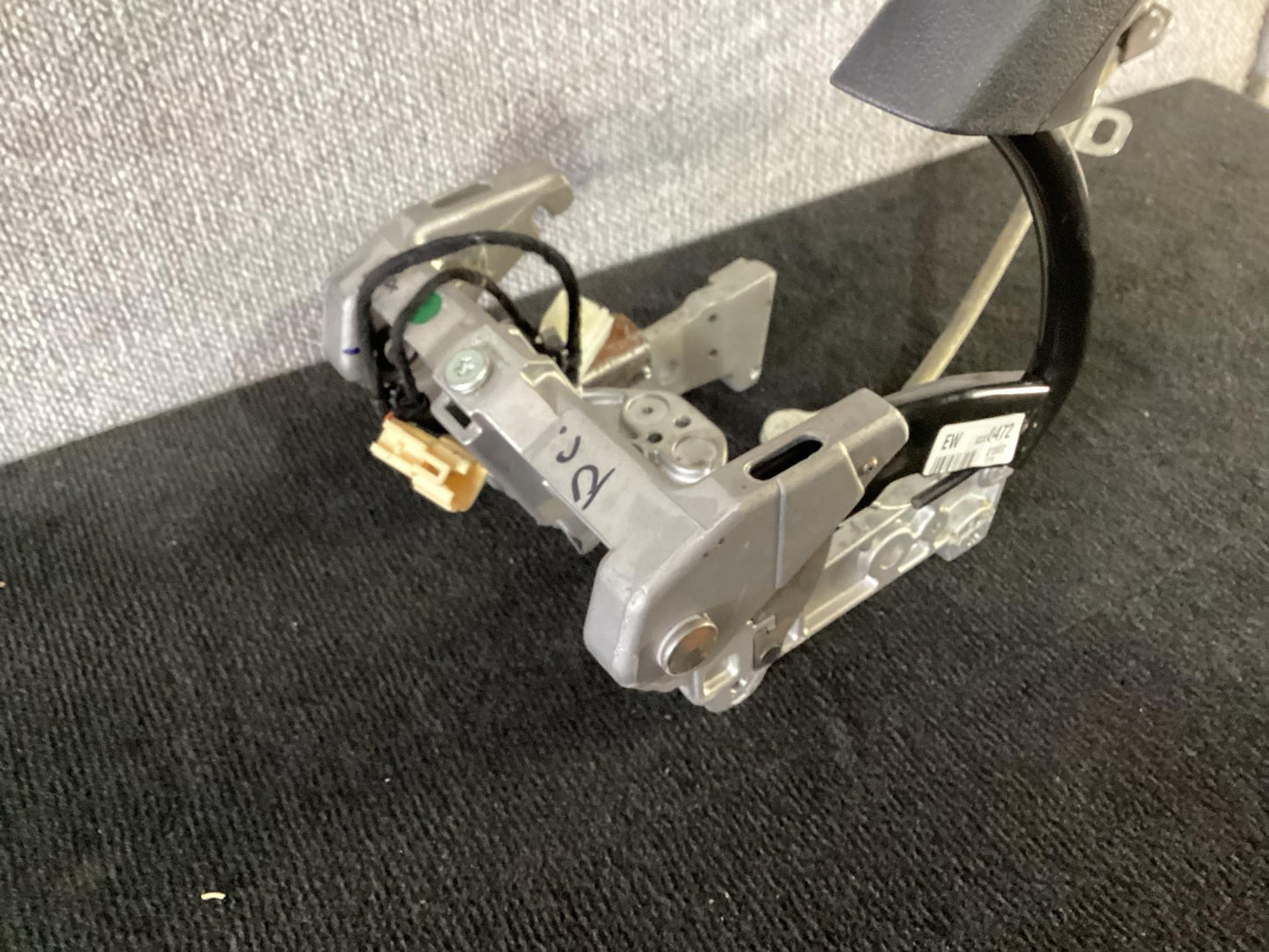 2006 - 2010 Holden Commodore VE  Handbrake Assembly 92200472