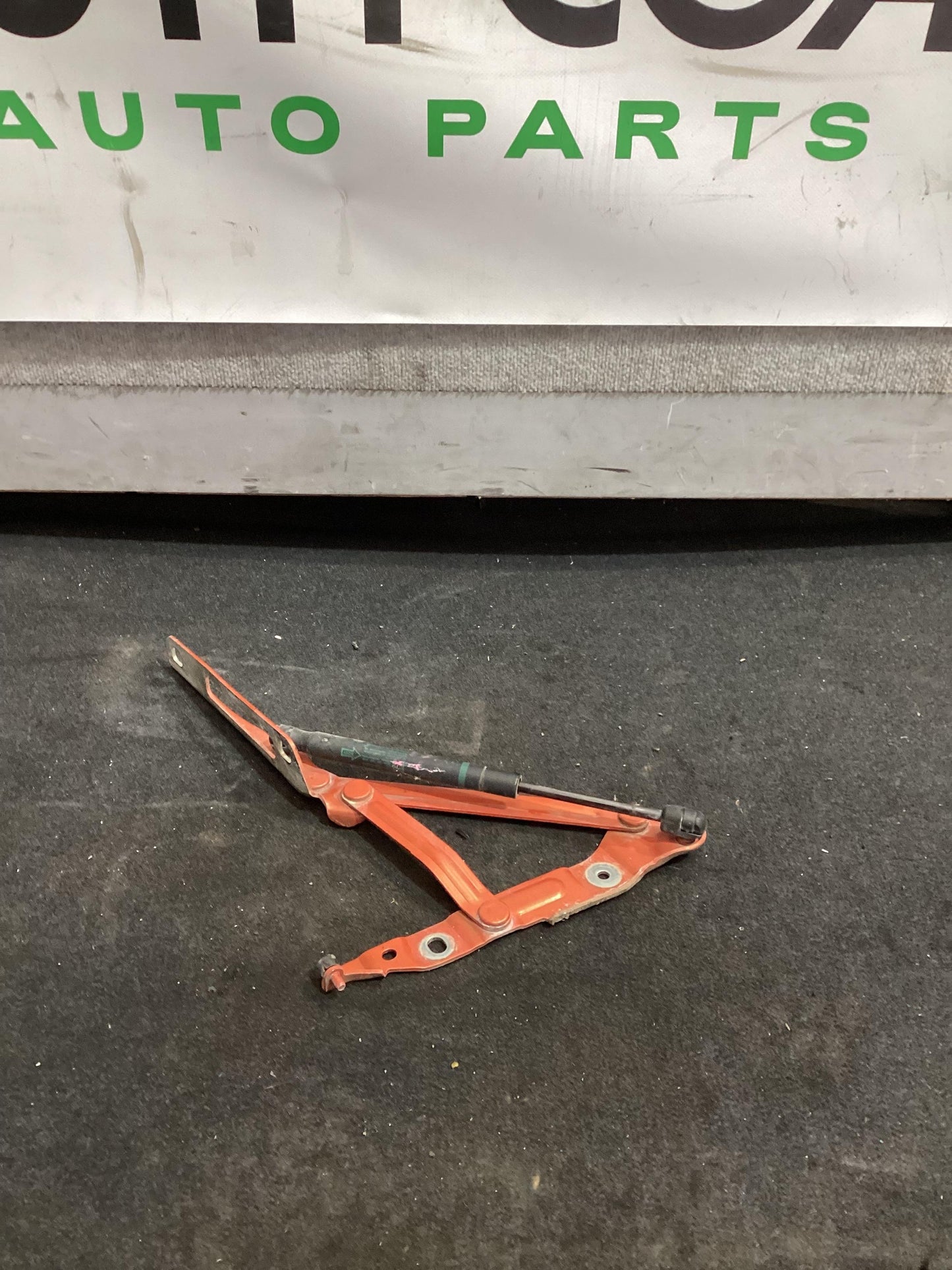 2006 - 2010 Holden Commodore VE  Right Boot Hinge 92121948