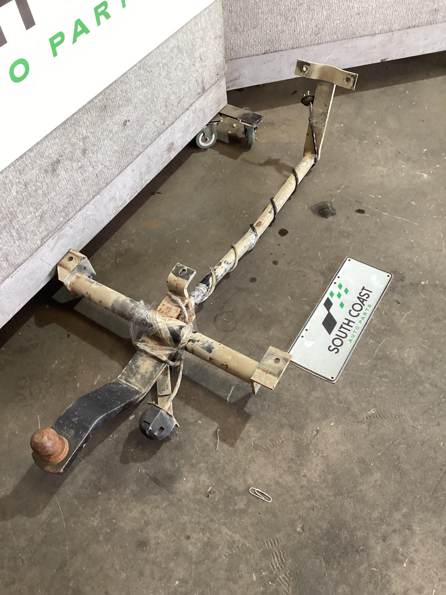 Holden Commodore VR  Towbar