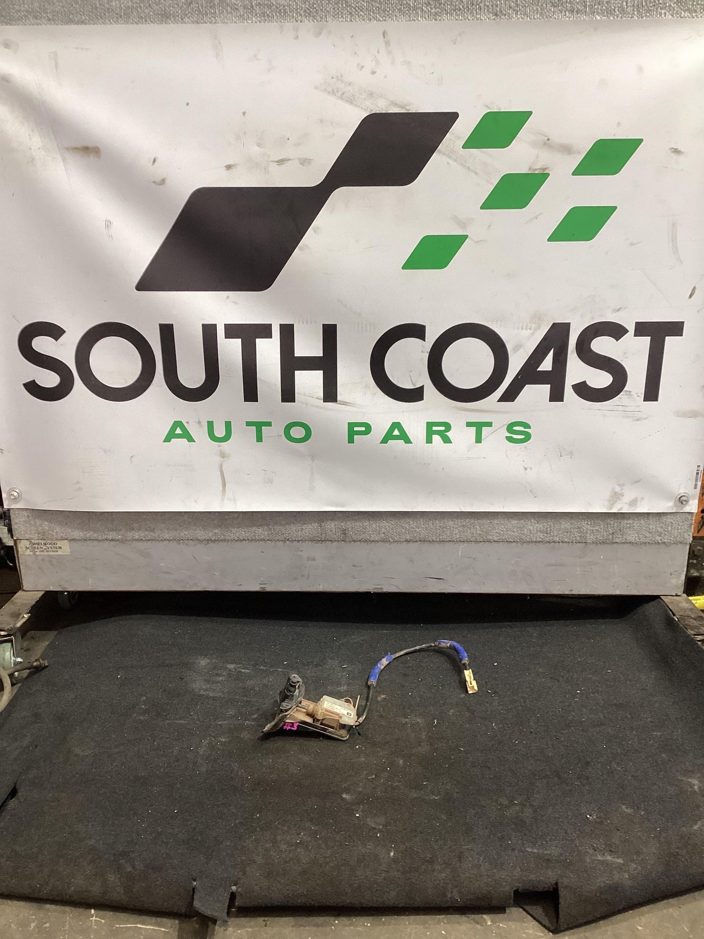 2006 - 2010 Holden Commodore VE  Fuel Door Tank Release 92159013