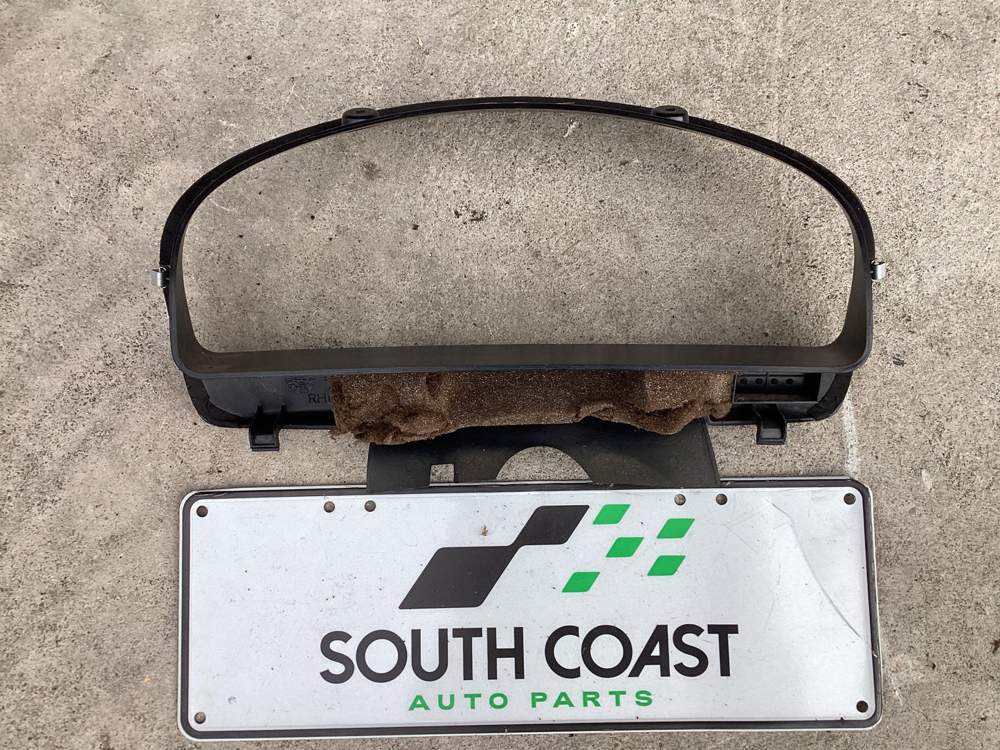 2002 - 2004 Holden Commodore VY 6G1YL54A94L196501 Dash Fascia 92109815