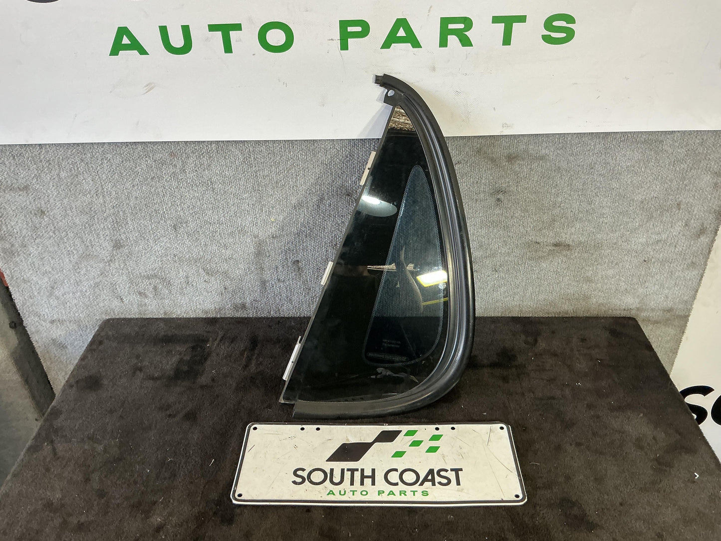 Holden Commodore VU 6H8VUK80F2L904753 Left Rear Quarter Door Glass