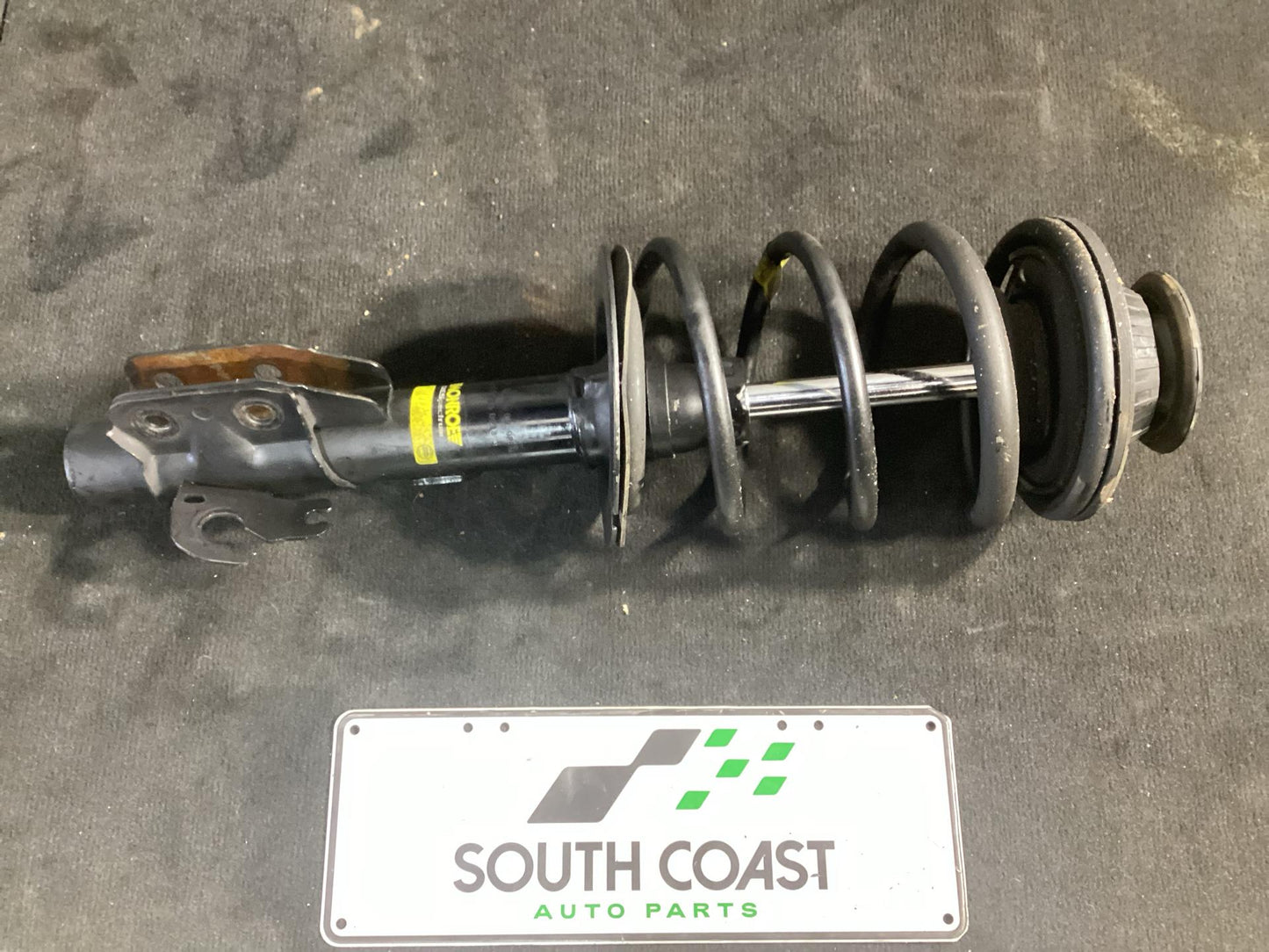 Holden Commodore   Left Front Strut