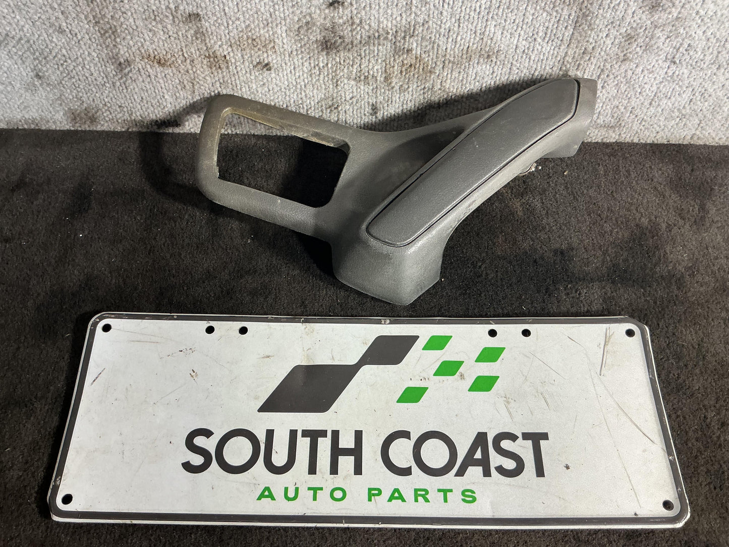 Holden Commodore VR 6H8VRK19HSL781543 Left Front Grab Handle 92028216