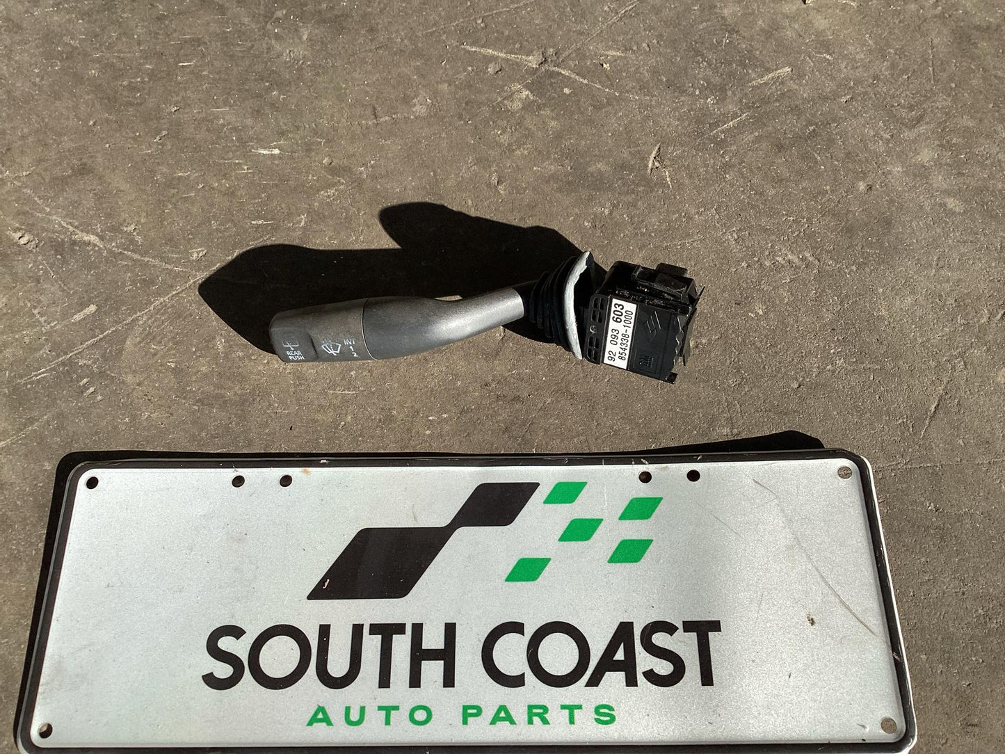 2002 - 2004 Holden Commodore VY 6G1YL54A94L196501 Wiper Switch 92093603
