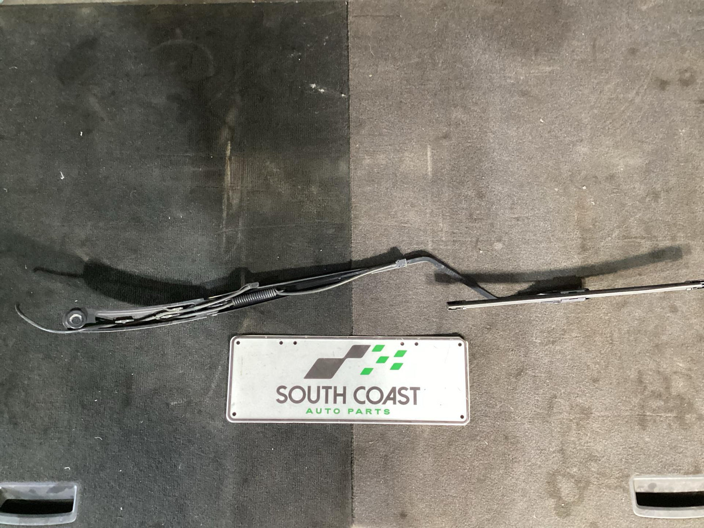 Holden Commodore   Wiper Arm Pair