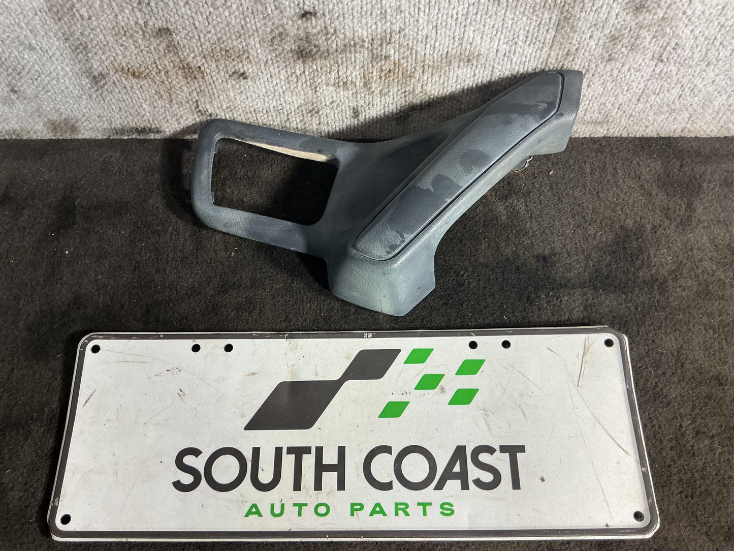 Holden Commodore VR 6H8VRK19HSL781543 Left Front Grab Handle 92028216