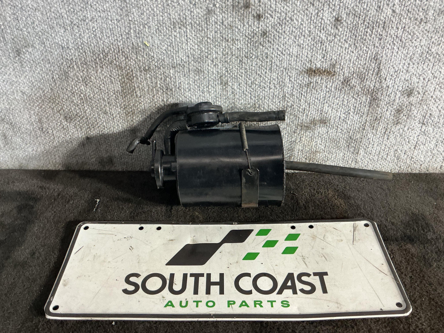 Holden Commodore VR 6H8VRK19HSL781543 Charcoal Canister 17091157