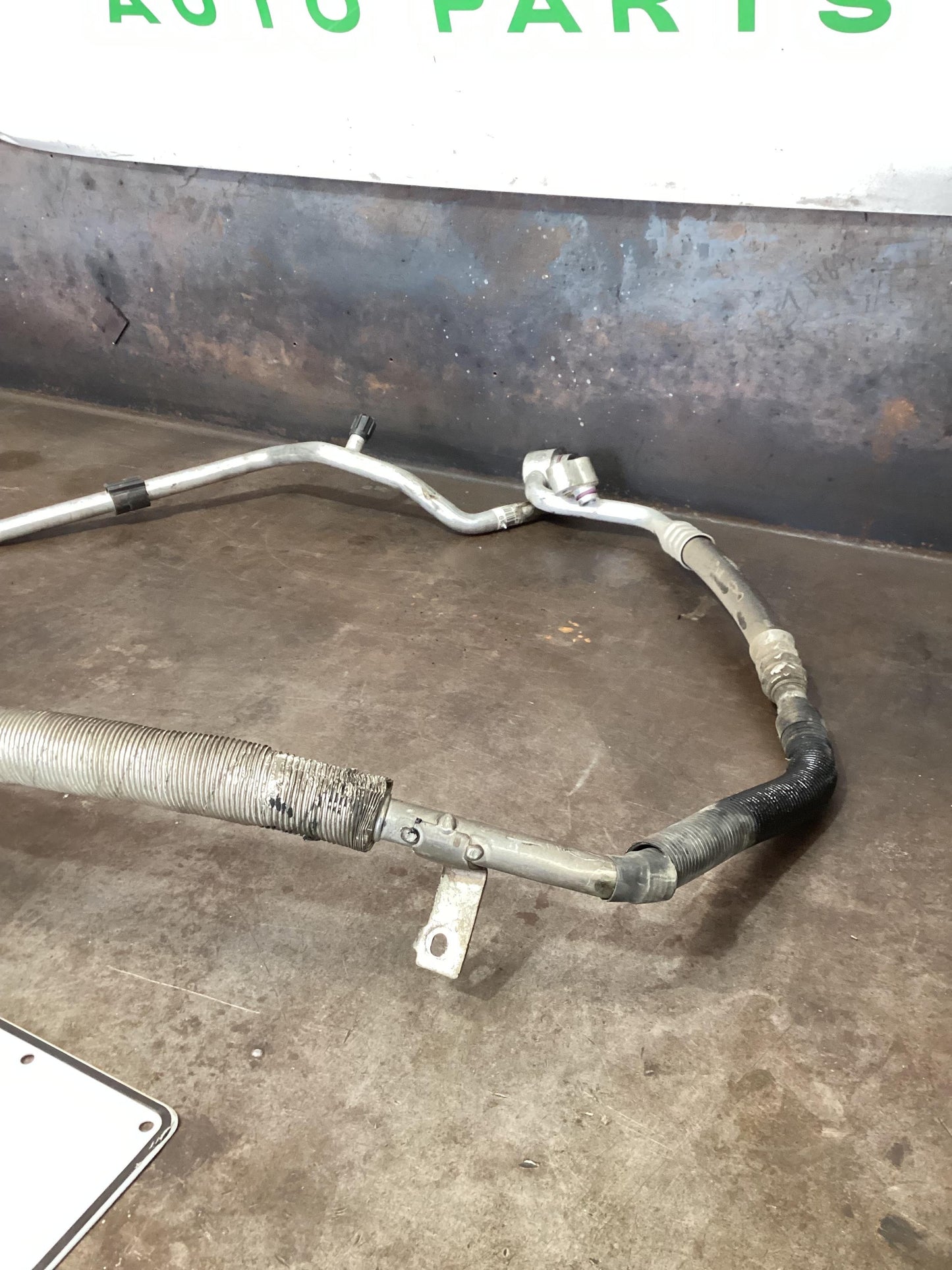 Volkswagen Amarok   A/C Pipe