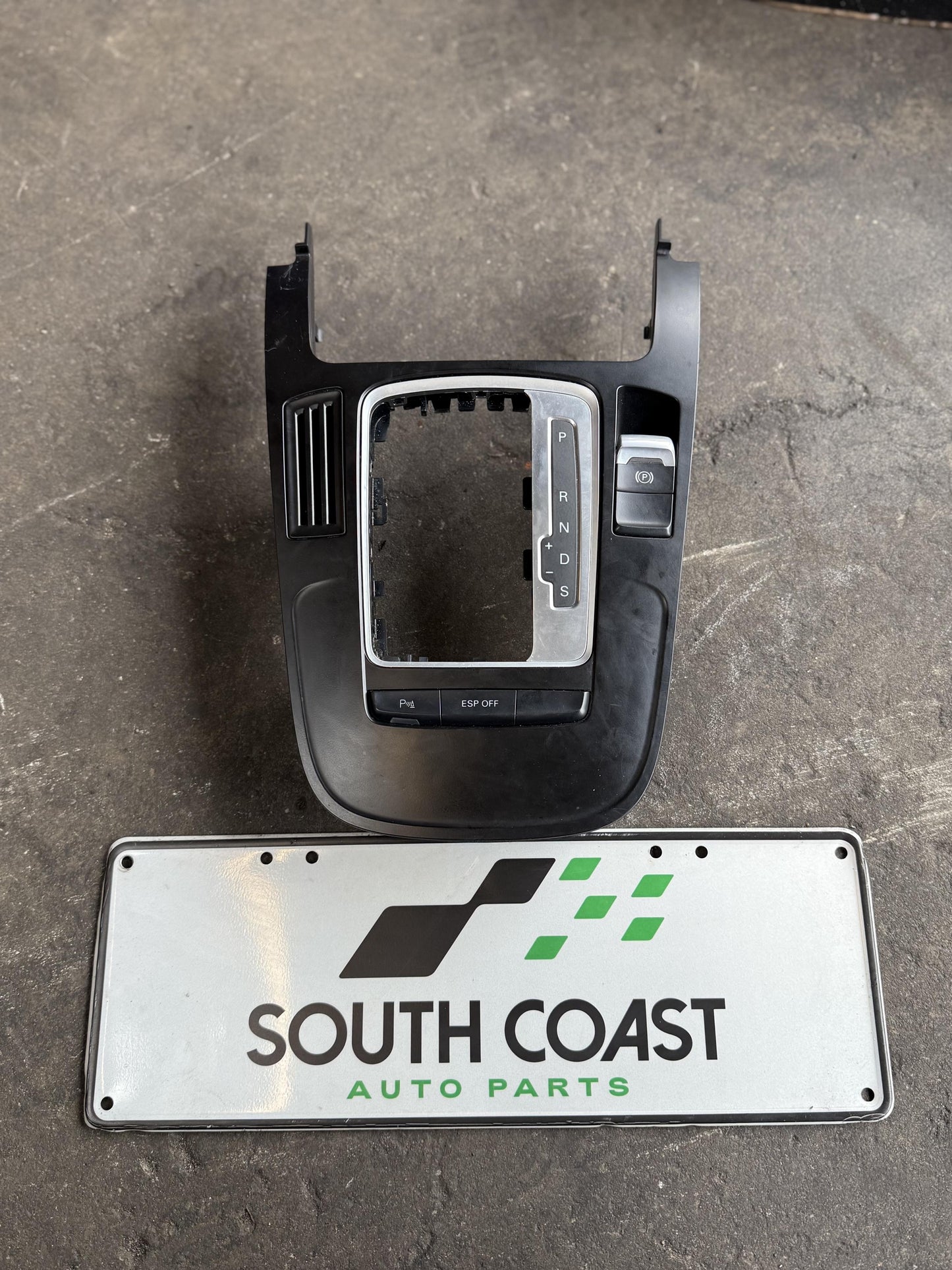 Audi A4 B8 WAUZZ8K9AA071441 Shifter Surround 8K0864261
