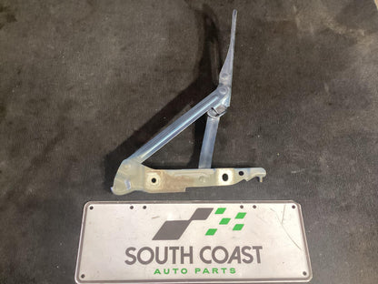Holden Commodore   Right Boot Hinge 92121948