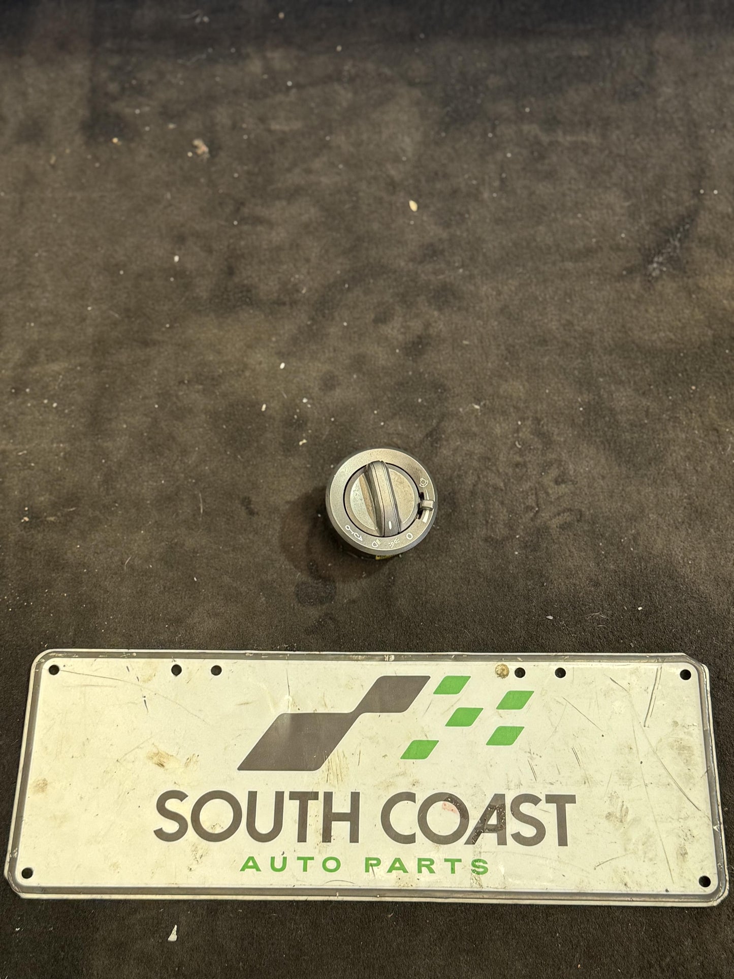Holden Commodore VZ  Headlight Switch 92111631