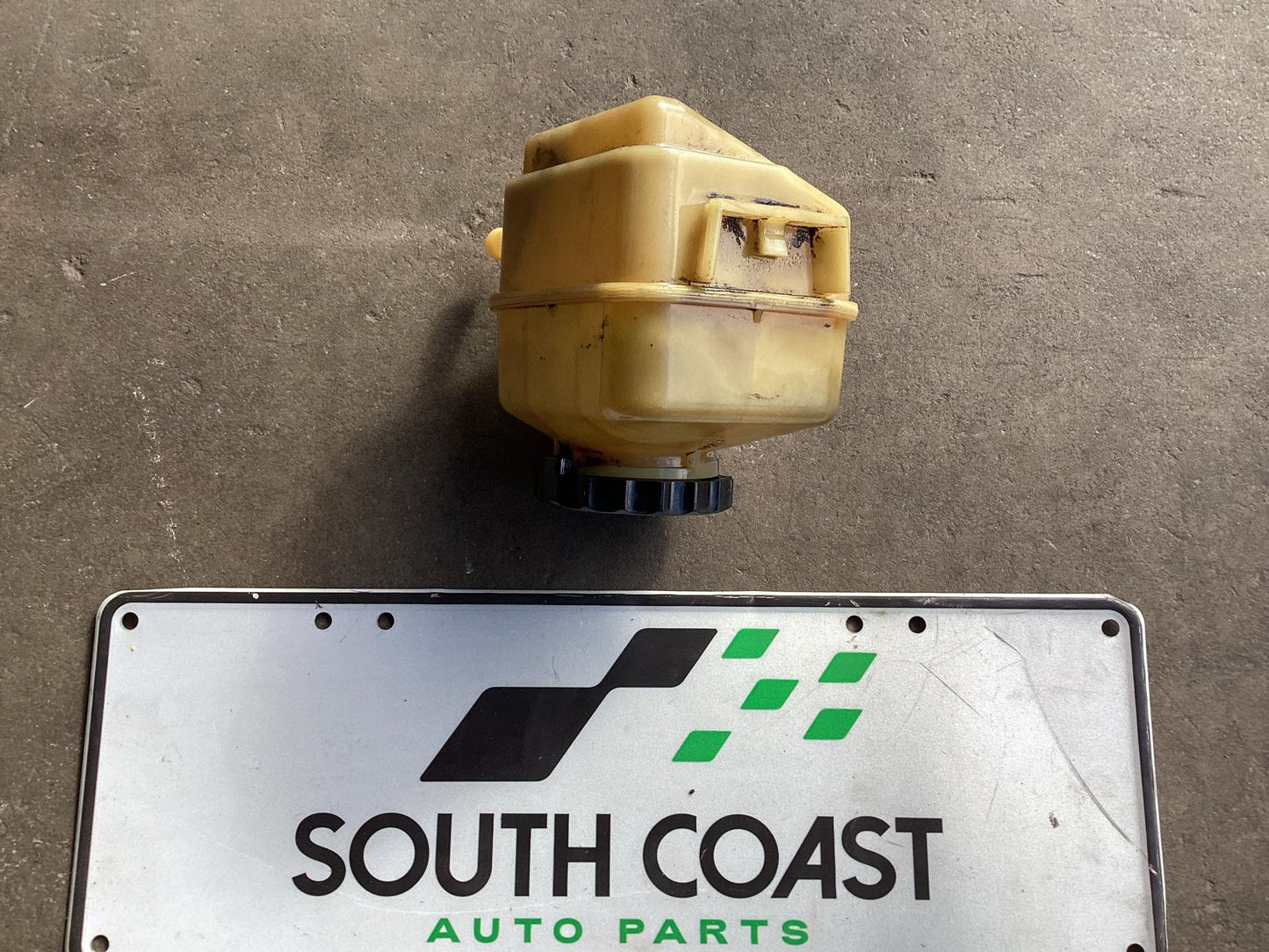 2002 - 2004 Holden Commodore VY 6G1YL54A94L196501 Power Steering Reservoir