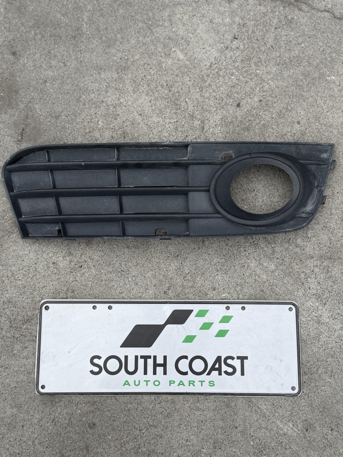 Audi A4 B8 WAUZZ8K9AA071441 Right Fog Light Cover 8K0807682A