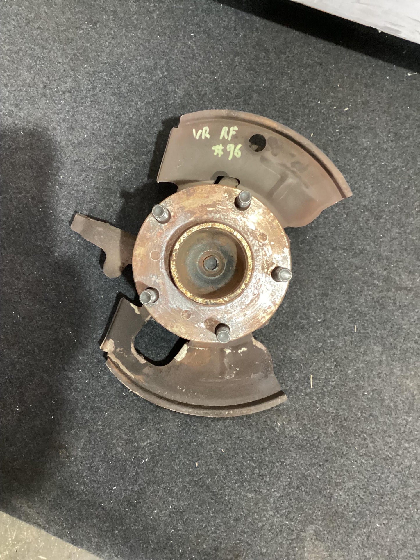 Holden Commodore VR 6H8VRK19HSL781543 Right Front Hub Assembly