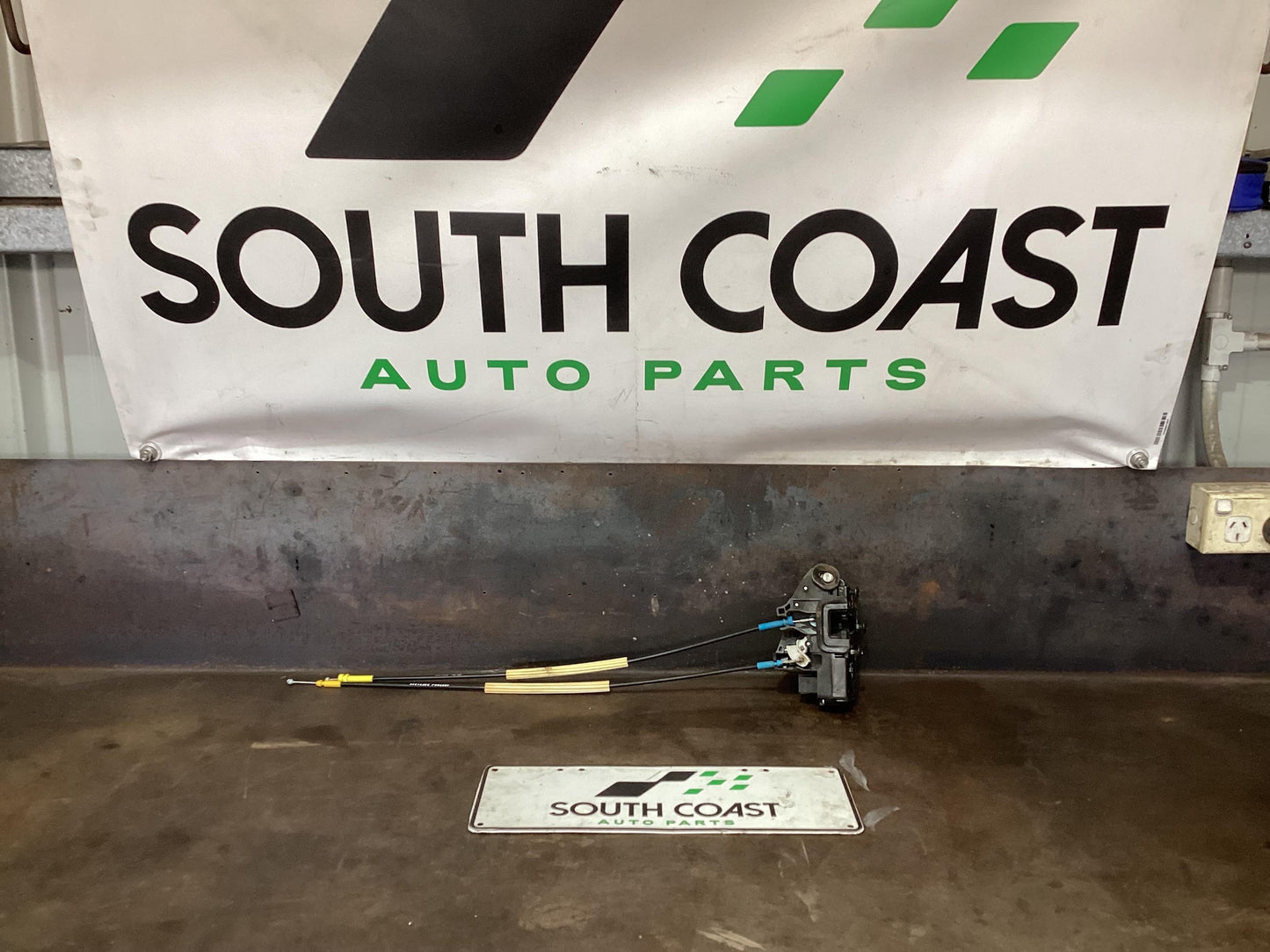 Holden Commodore VE 6G1EK5E79BL526529 Left Rear Door Lock Actuator 92236012
