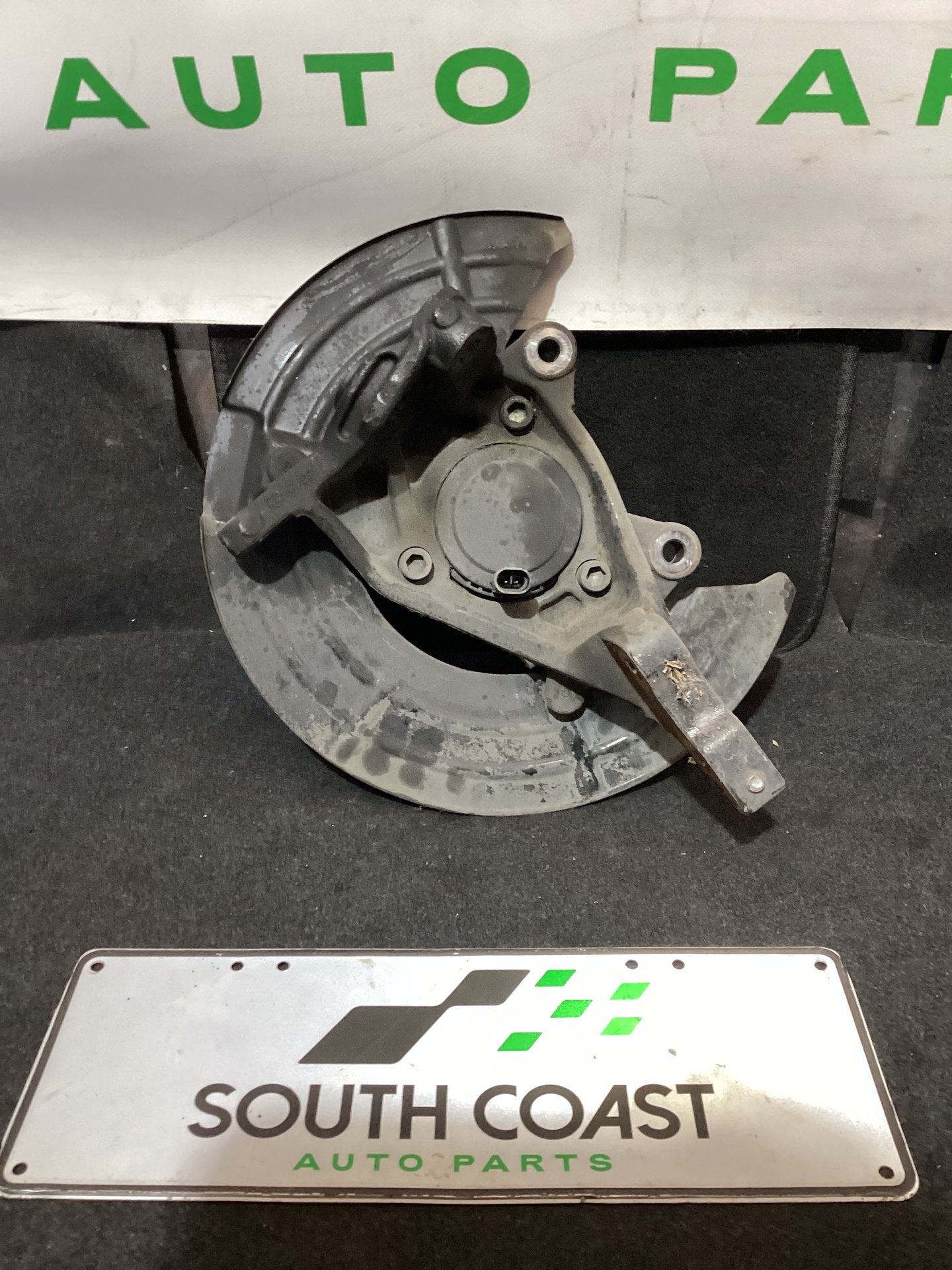Holden Calais VE 6G1EX55768L940846 Left Front Hub Assembly