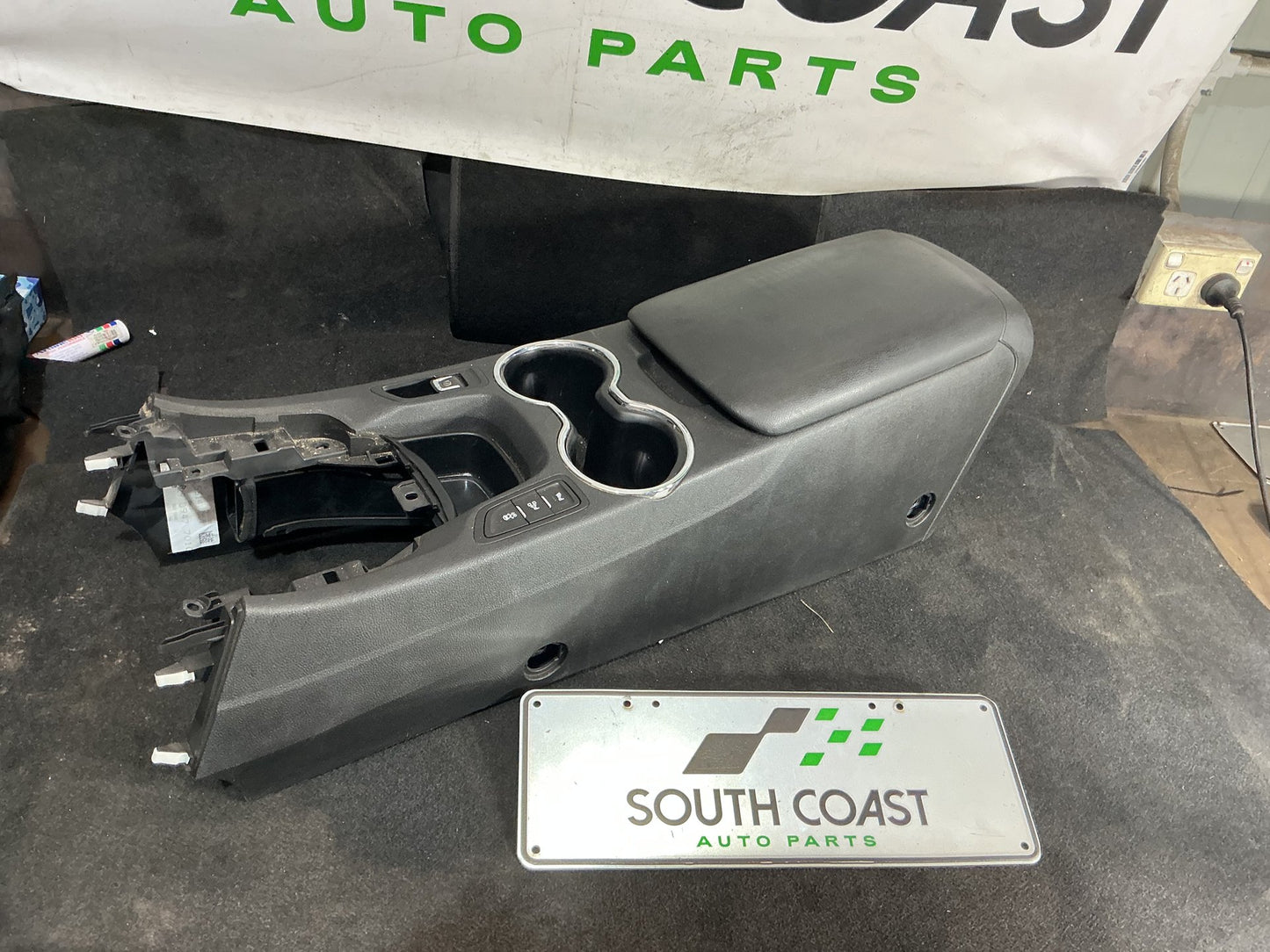 2013 Holden Ute VF  Centre Console