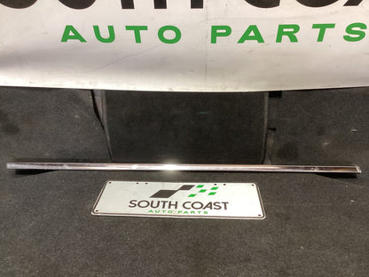 Holden Calais VE 6G1EX55768L940846 Right Front Door Weather Strip Mould