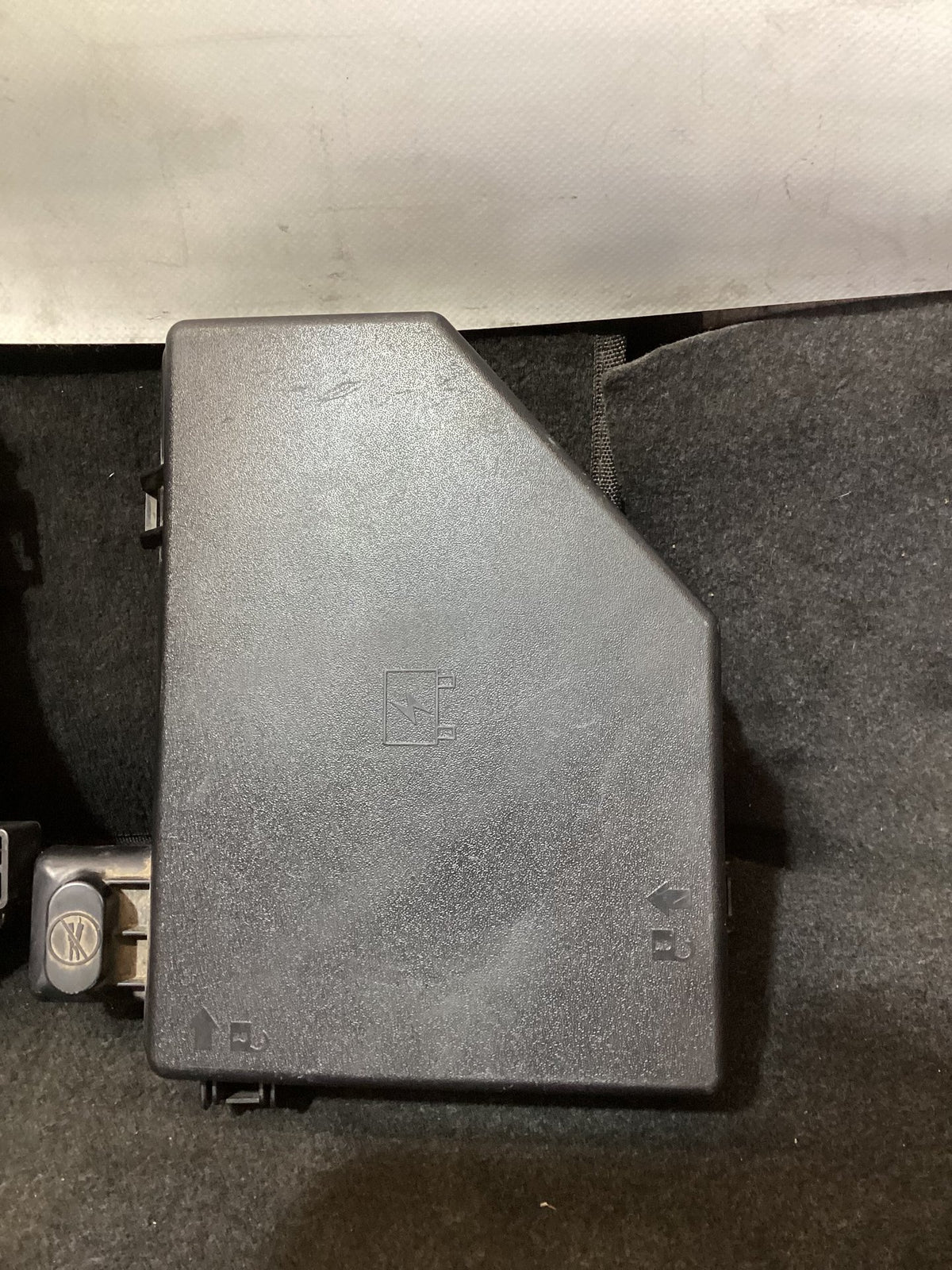 2011 Holden Commodore VE Engine Fuse Box 92237641