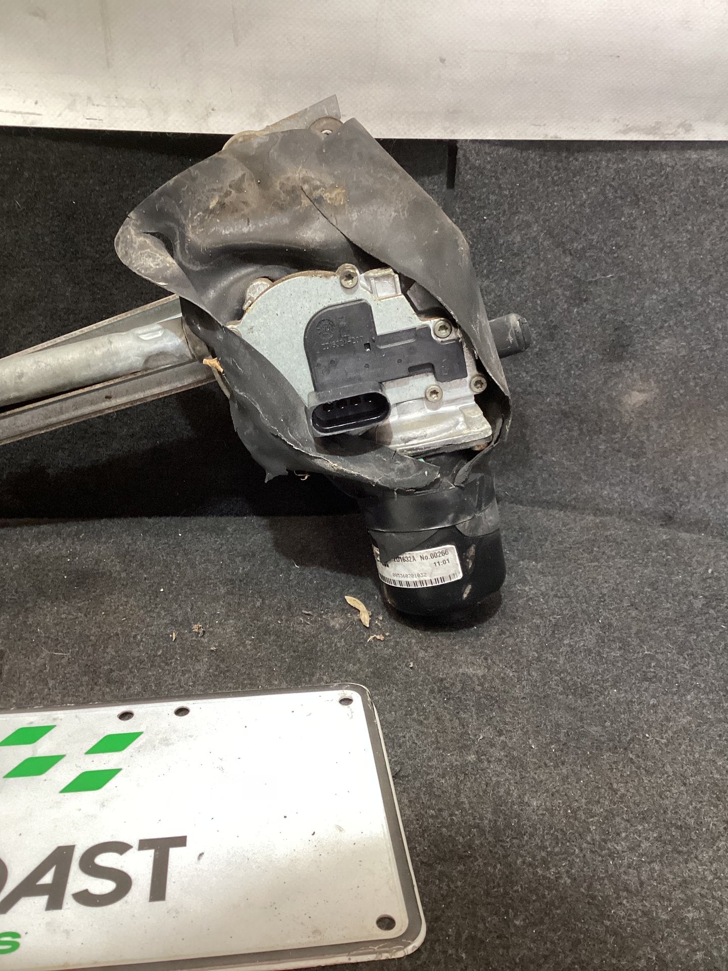 Holden Calais VE 6G1EX55768L940846 Wiper Motor