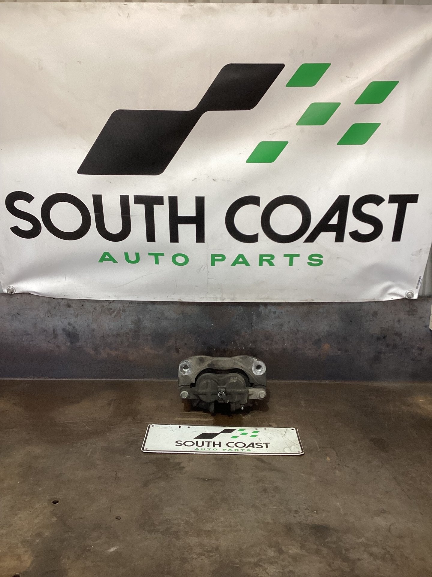 2018 Volkswagen Amarok Left Front Caliper L69214M10