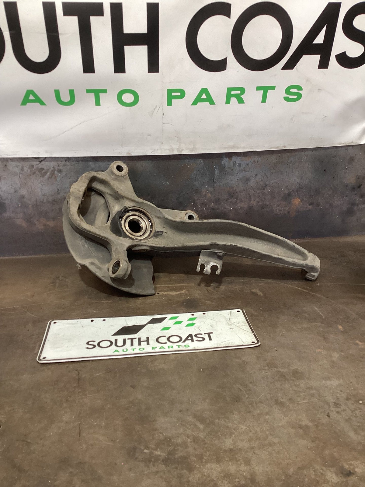2018 Volkswagen Amarok Right Front Hub Assembly 2H6407253