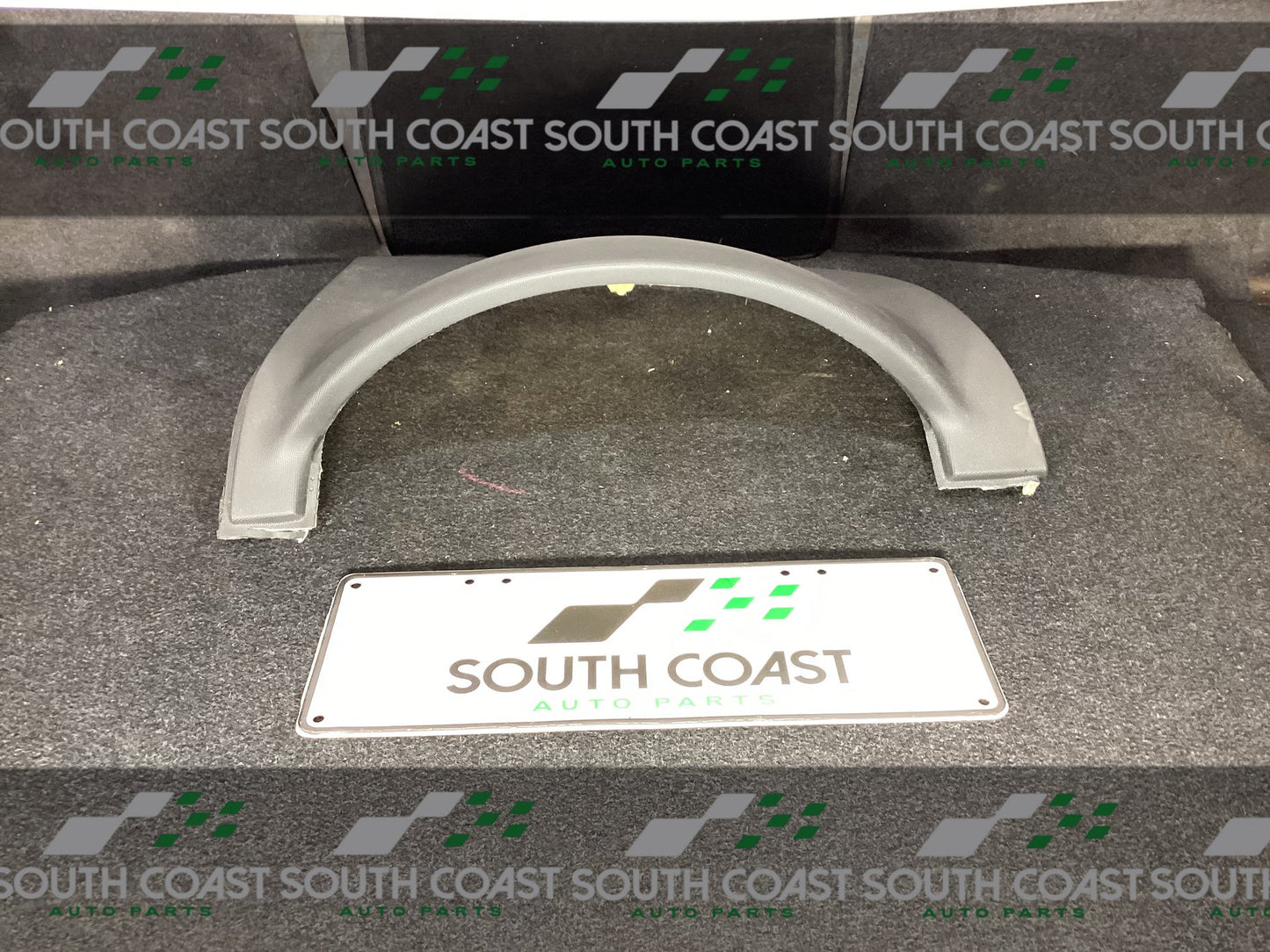 Holden Calais VE 6G1EX55768L940846 Dash Trim 92177887