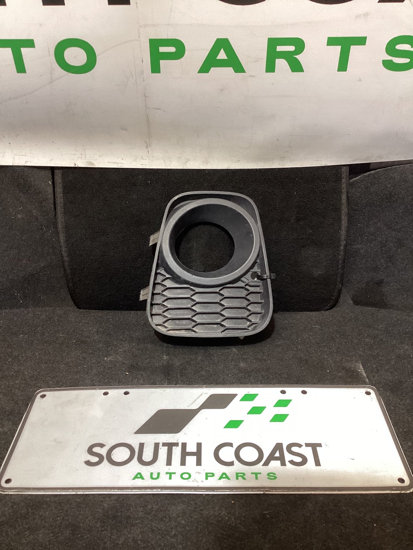 2011 Holden Commodore VE Right Spotlight Bezel 92216471