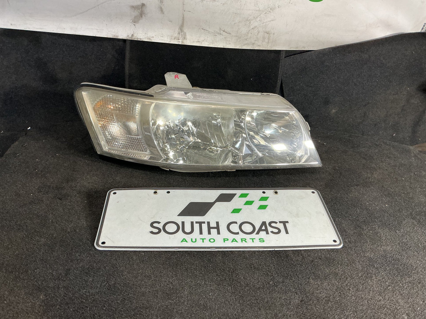 2005 Holden Commodore VZ  Right Headlight 92122168