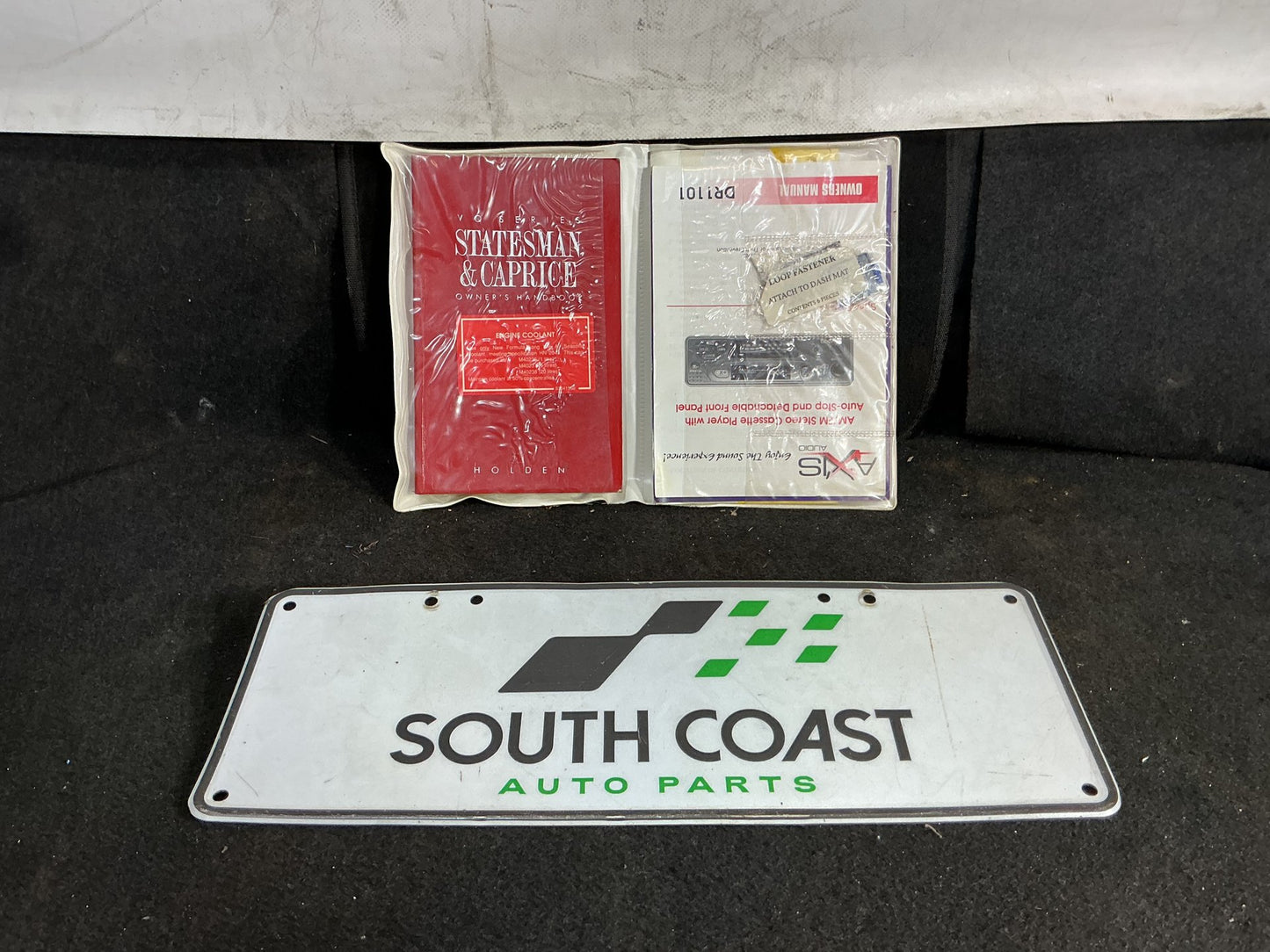 1990 Holden Statesman VQ 6H8VSY19UML459969 Owners Handbook