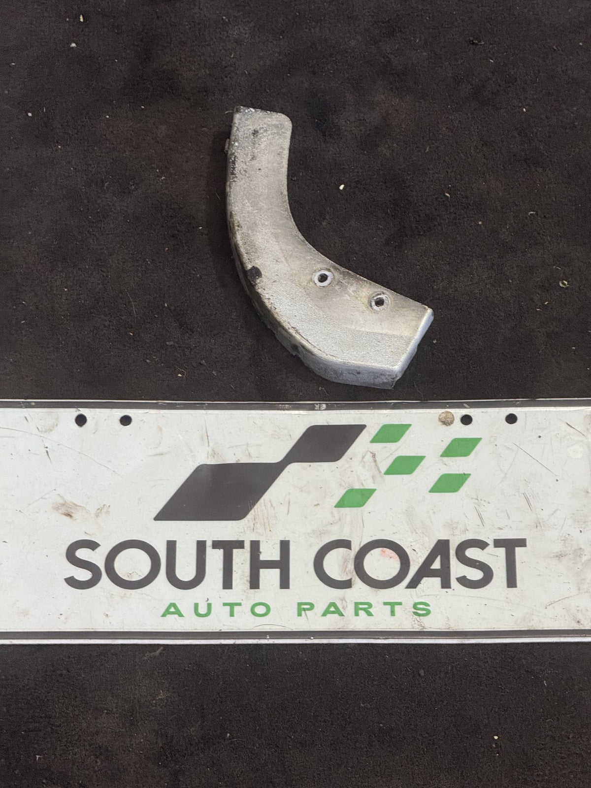 2005-2006 Holden Commodore VZ Left Side Skirt End Cap 92083978