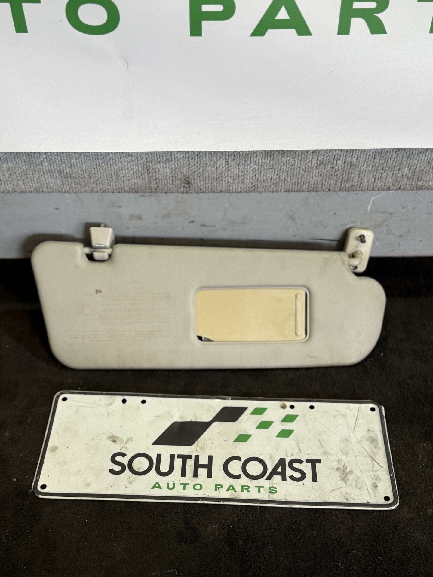 2005-2006 Holden Commodore VZ Right Sun Visor 90431630